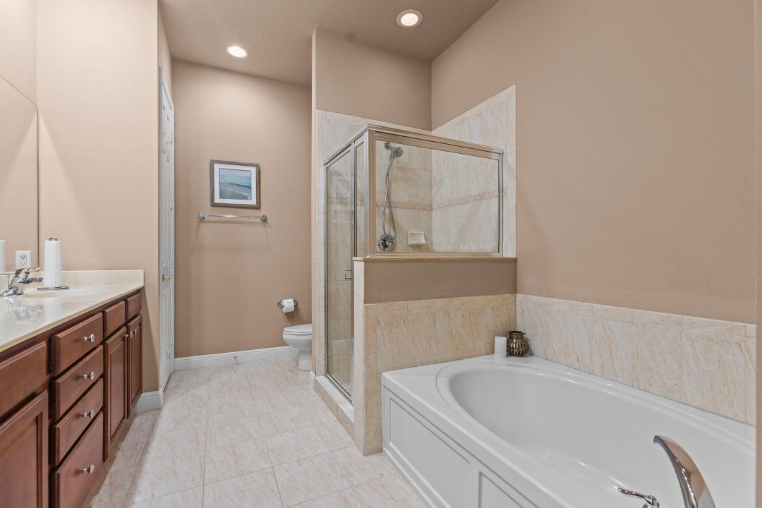 For Sale: $429,000 (3 beds, 3 baths, 1947 Square Feet)