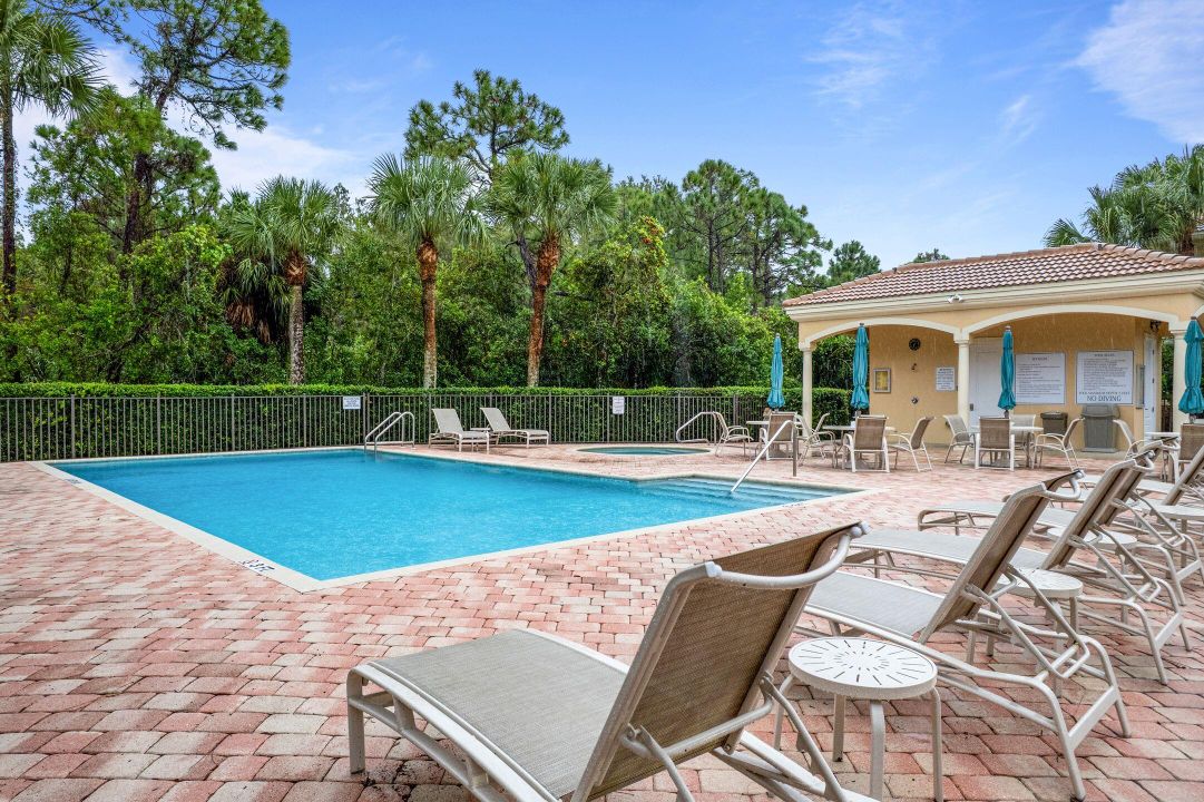 For Sale: $429,000 (3 beds, 3 baths, 1947 Square Feet)