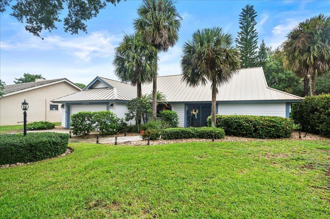 合同活跃: $775,000 (3 贝兹, 2 浴室, 1950 平方英尺)