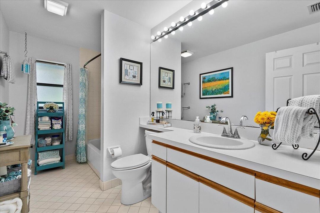 合同活跃: $775,000 (3 贝兹, 2 浴室, 1950 平方英尺)