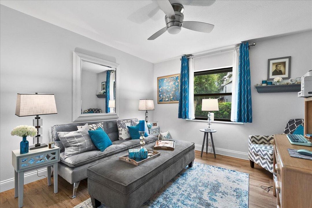 合同活跃: $775,000 (3 贝兹, 2 浴室, 1950 平方英尺)