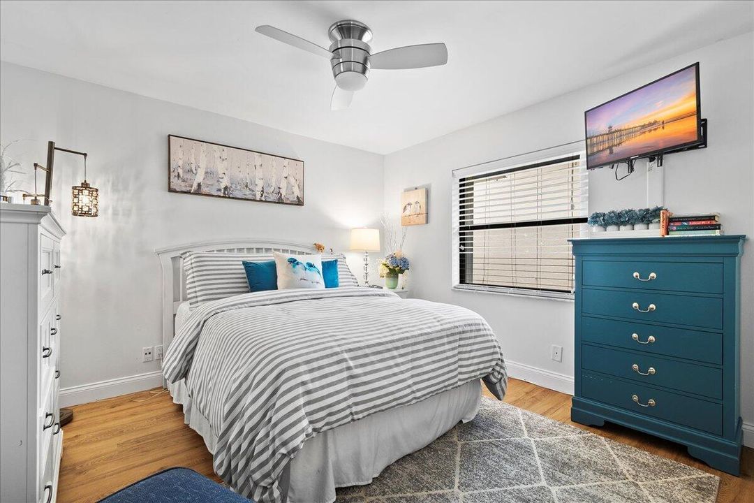 合同活跃: $775,000 (3 贝兹, 2 浴室, 1950 平方英尺)