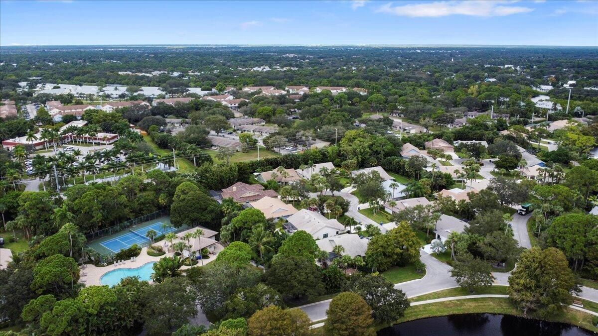 合同活跃: $775,000 (3 贝兹, 2 浴室, 1950 平方英尺)