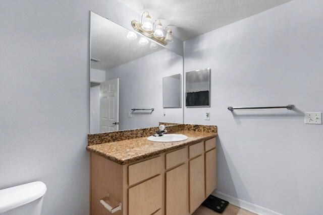 待售: $239,000 (2 贝兹, 2 浴室, 1298 平方英尺)