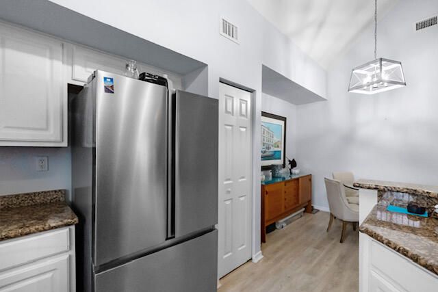 待售: $239,000 (2 贝兹, 2 浴室, 1298 平方英尺)