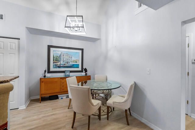 待售: $239,000 (2 贝兹, 2 浴室, 1298 平方英尺)