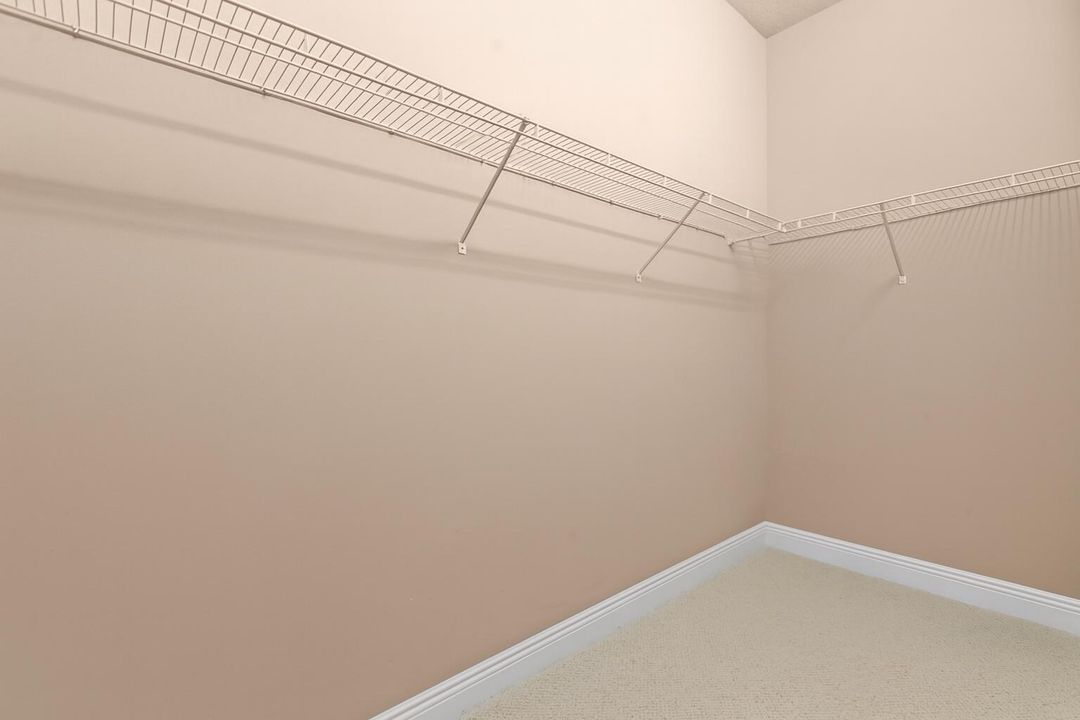 For Sale: $429,000 (3 beds, 3 baths, 1947 Square Feet)