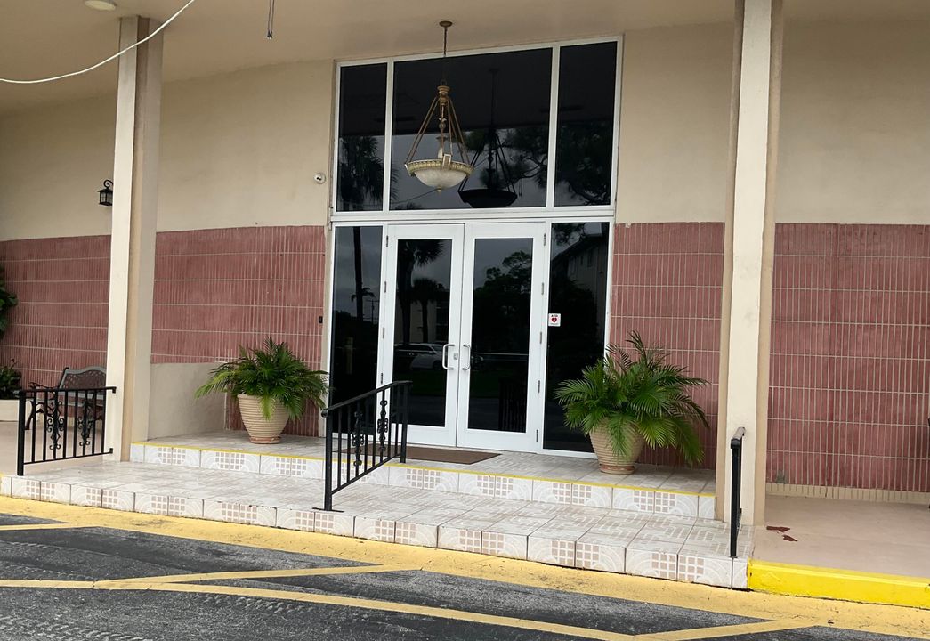 For Sale: $132,000 (2 beds, 2 baths, 1080 Square Feet)