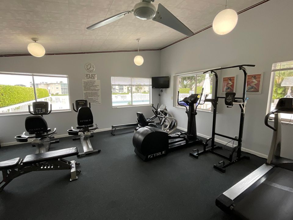 For Sale: $132,000 (2 beds, 2 baths, 1080 Square Feet)