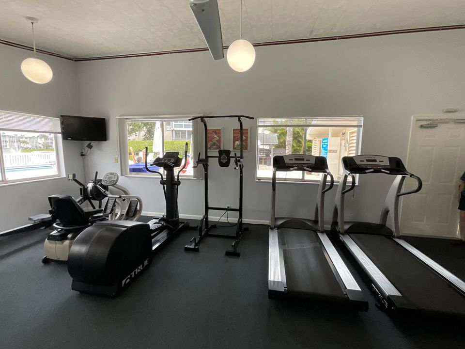 For Sale: $132,000 (2 beds, 2 baths, 1080 Square Feet)