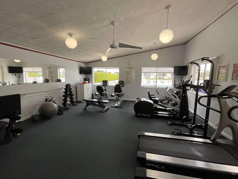 For Sale: $132,000 (2 beds, 2 baths, 1080 Square Feet)