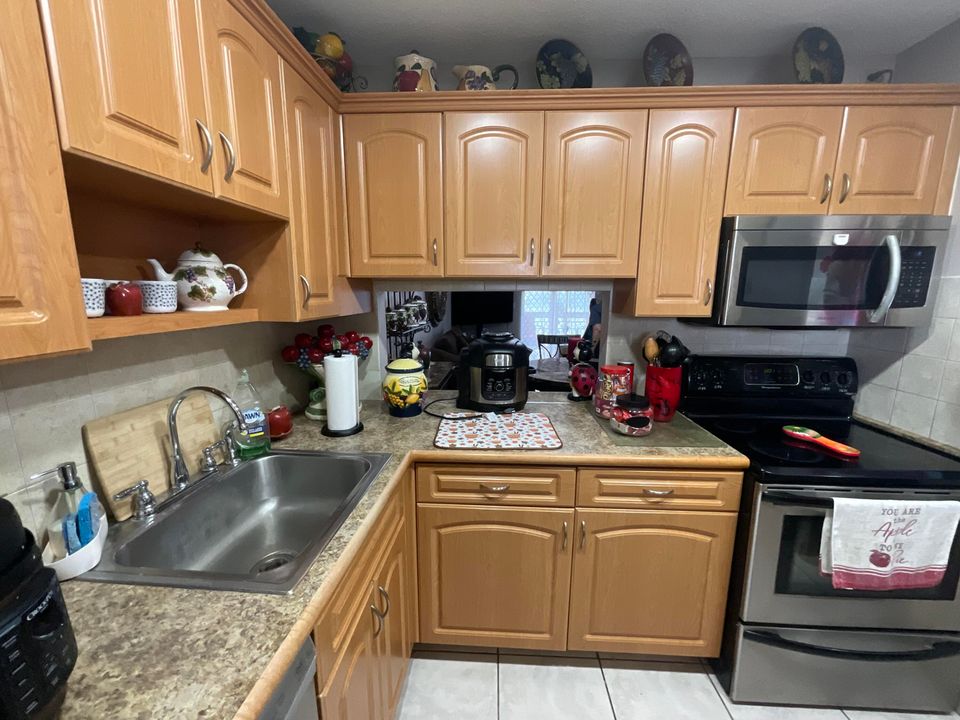 For Sale: $132,000 (2 beds, 2 baths, 1080 Square Feet)