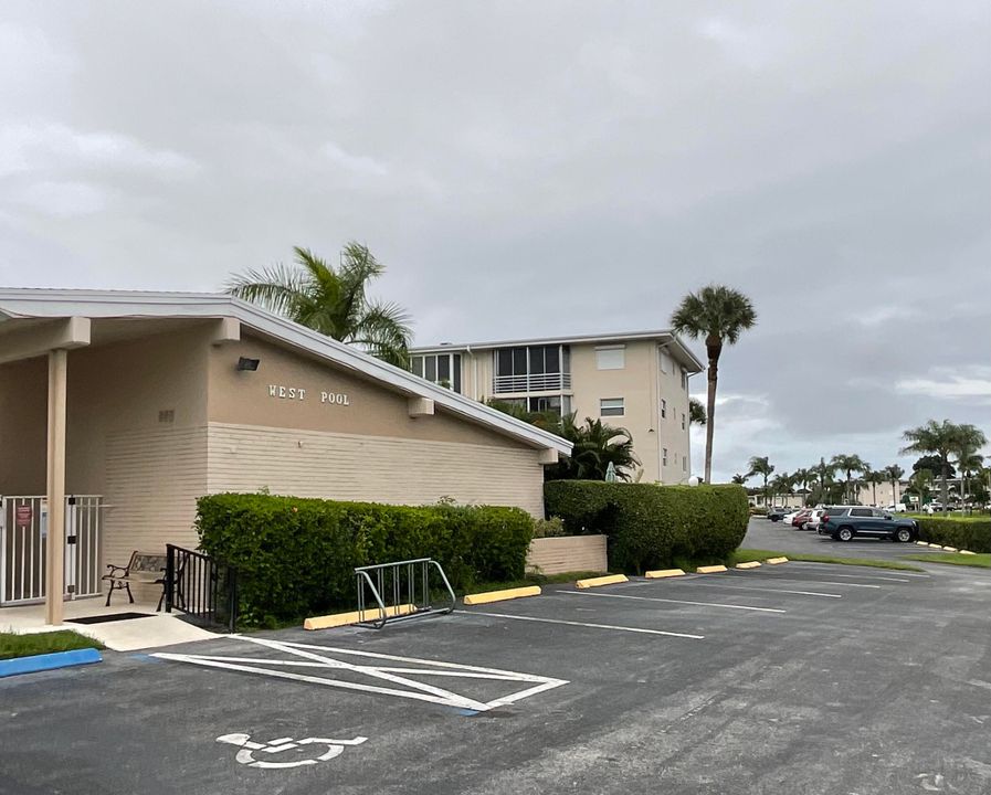 For Sale: $132,000 (2 beds, 2 baths, 1080 Square Feet)