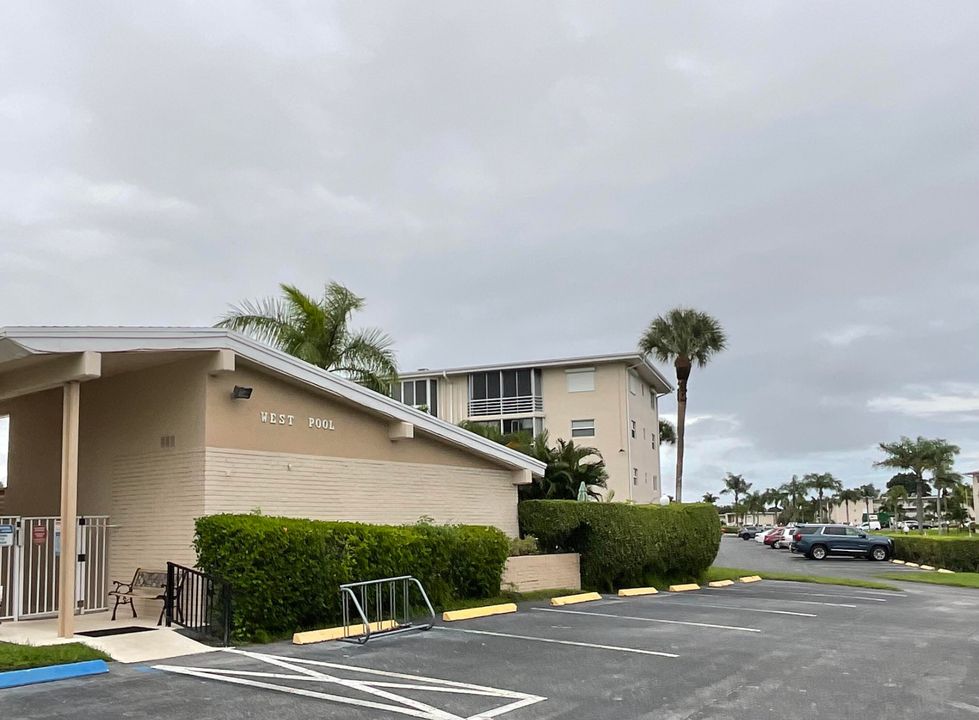 For Sale: $132,000 (2 beds, 2 baths, 1080 Square Feet)