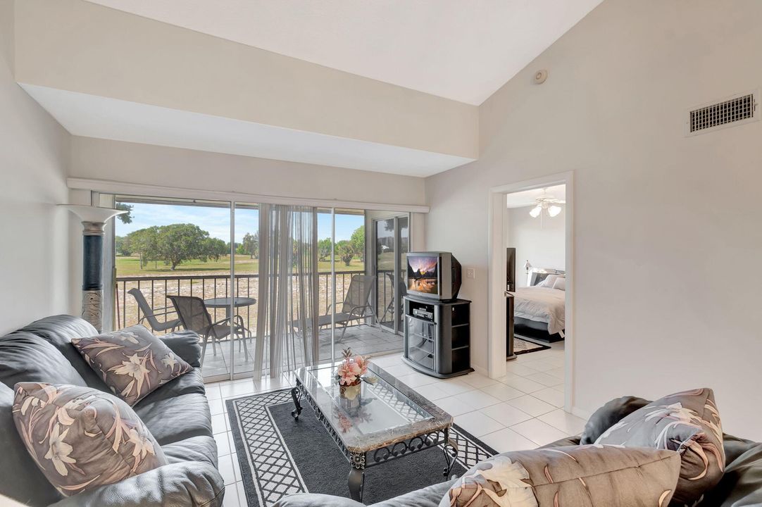 待售: $348,900 (2 贝兹, 2 浴室, 1116 平方英尺)