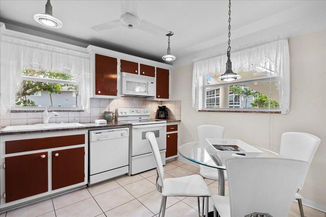 Activo con contrato: $4,000 (2 camas, 2 baños, 1260 Pies cuadrados)