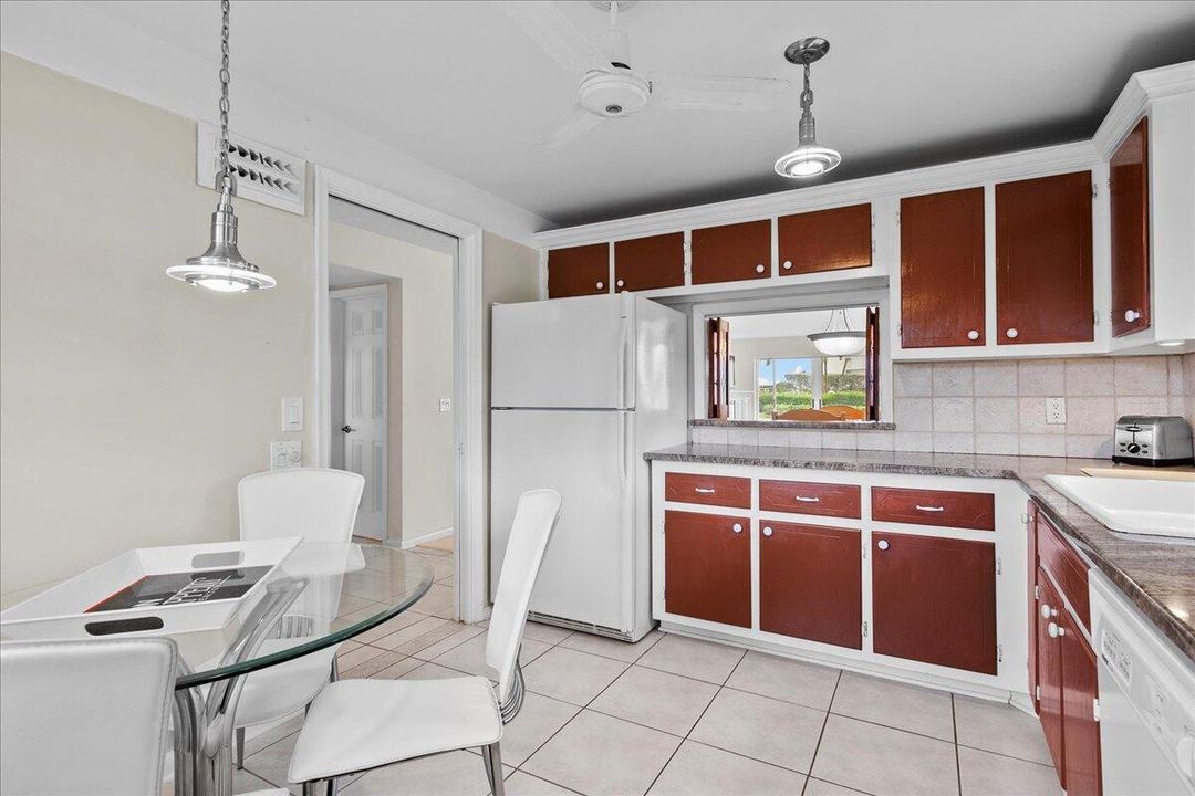 Activo con contrato: $4,000 (2 camas, 2 baños, 1260 Pies cuadrados)