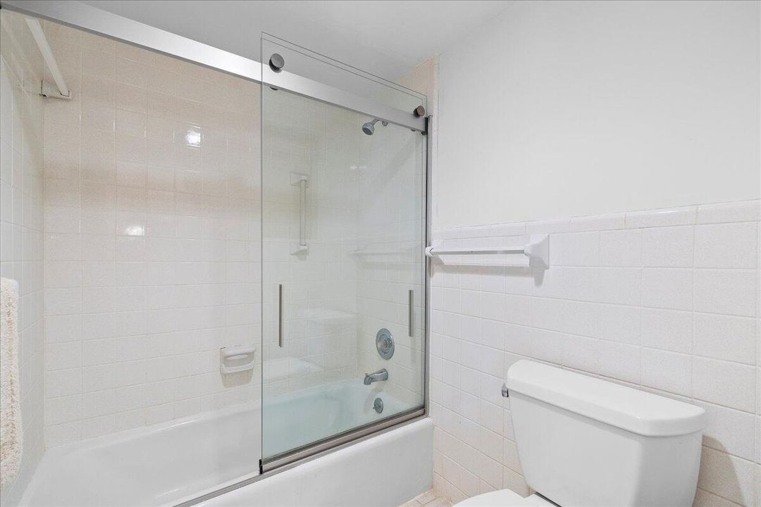 Activo con contrato: $4,000 (2 camas, 2 baños, 1260 Pies cuadrados)