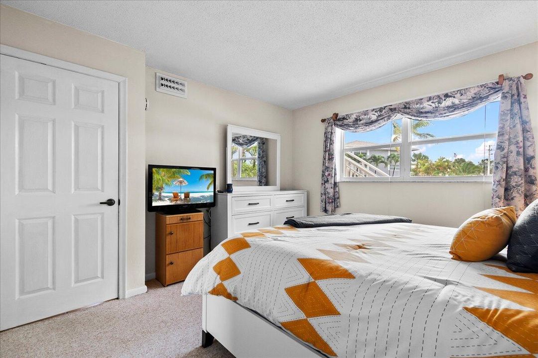 Activo con contrato: $4,000 (2 camas, 2 baños, 1260 Pies cuadrados)