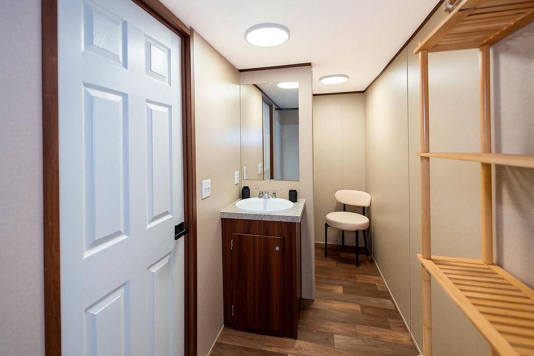 For Sale: $315,000 (2 beds, 2 baths, 840 Square Feet)