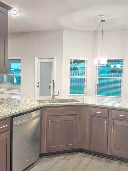 For Rent: $3,100 (4 beds, 3 baths, 2264 Square Feet)