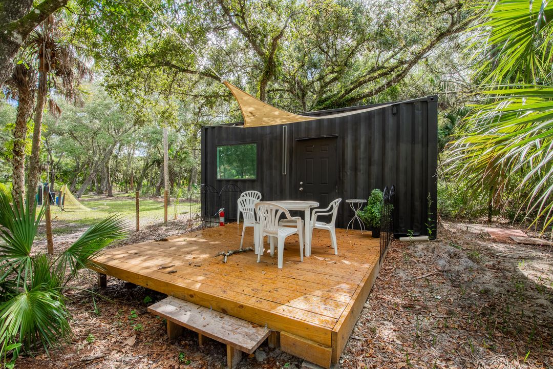 For Sale: $315,000 (2 beds, 2 baths, 840 Square Feet)