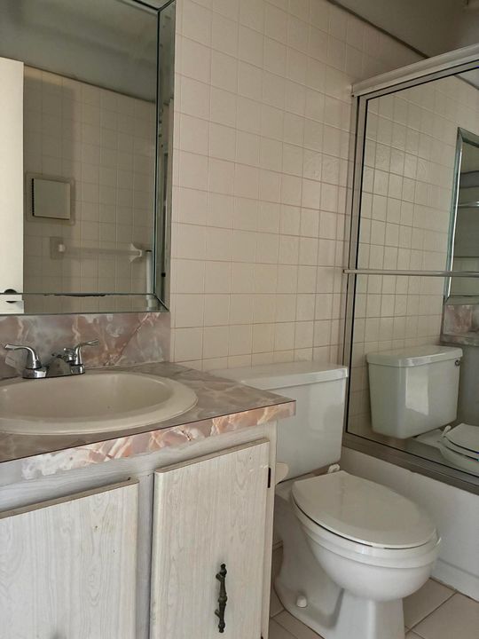 待售: $85,000 (2 贝兹, 2 浴室, 902 平方英尺)