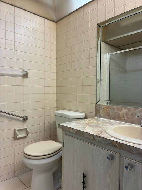 待售: $85,000 (2 贝兹, 2 浴室, 902 平方英尺)