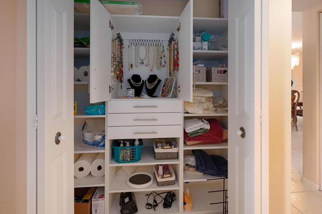 Active With Contract: $249,900 (3 beds, 2 baths, 1869 Square Feet)