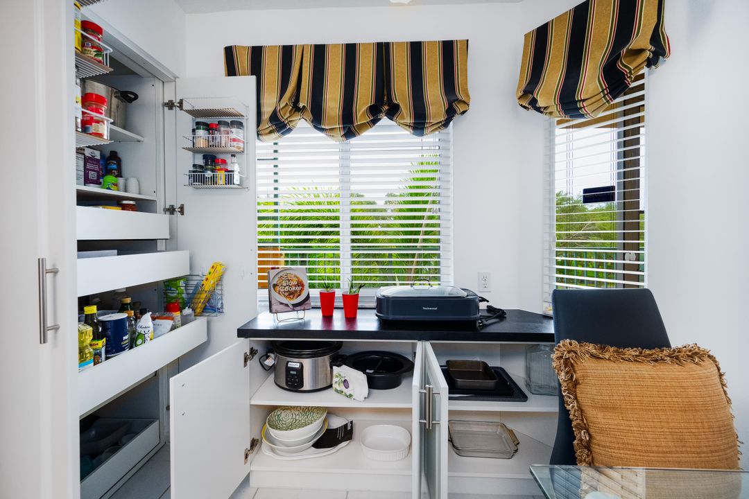 Active With Contract: $249,900 (3 beds, 2 baths, 1869 Square Feet)