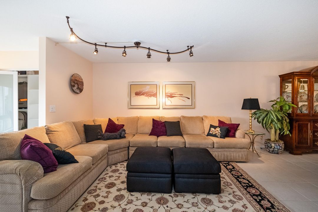 Active With Contract: $249,900 (3 beds, 2 baths, 1869 Square Feet)