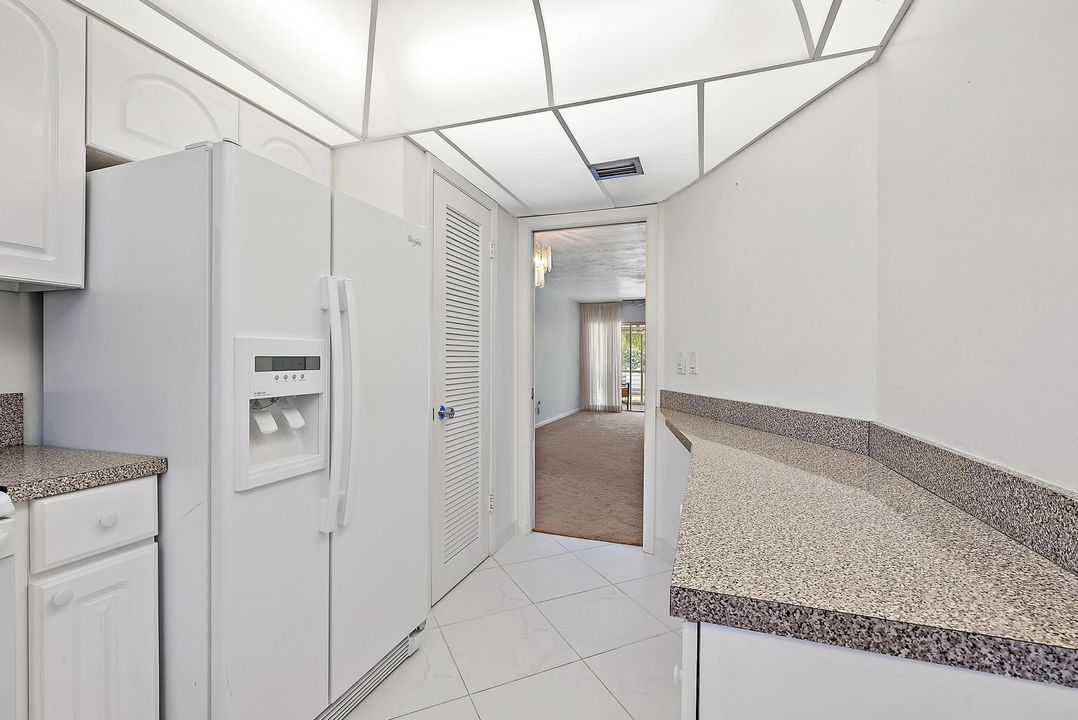 待售: $255,000 (2 贝兹, 2 浴室, 886 平方英尺)