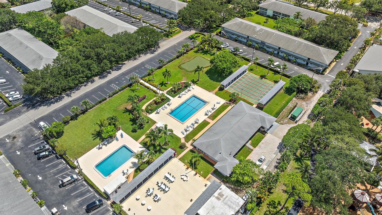 待售: $255,000 (2 贝兹, 2 浴室, 886 平方英尺)