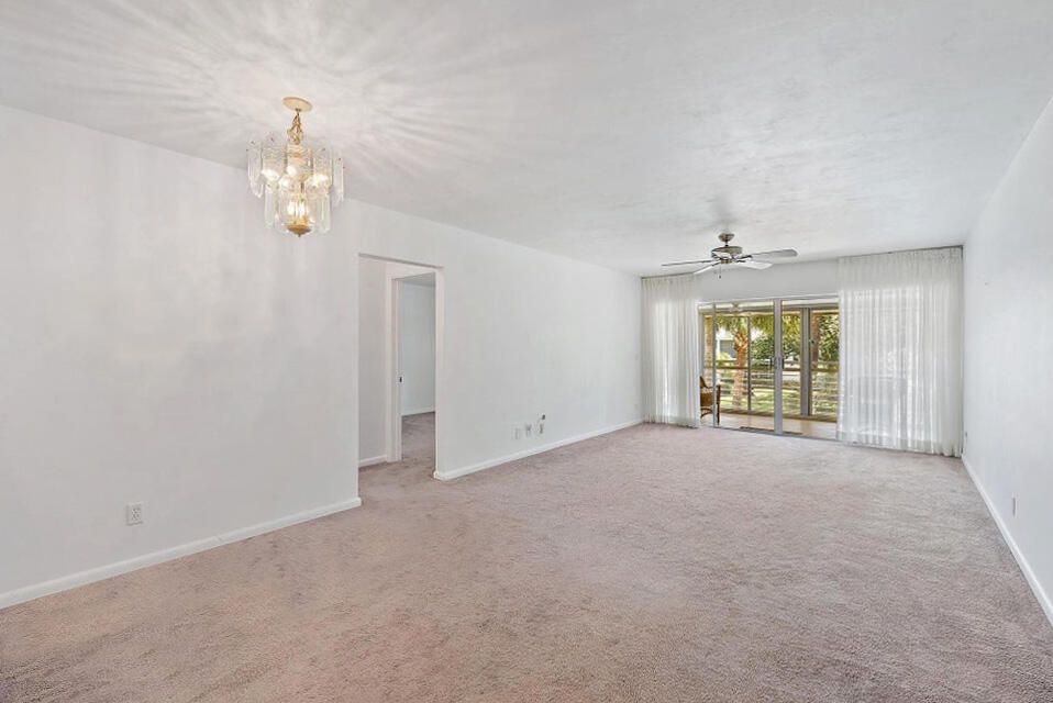 待售: $255,000 (2 贝兹, 2 浴室, 886 平方英尺)