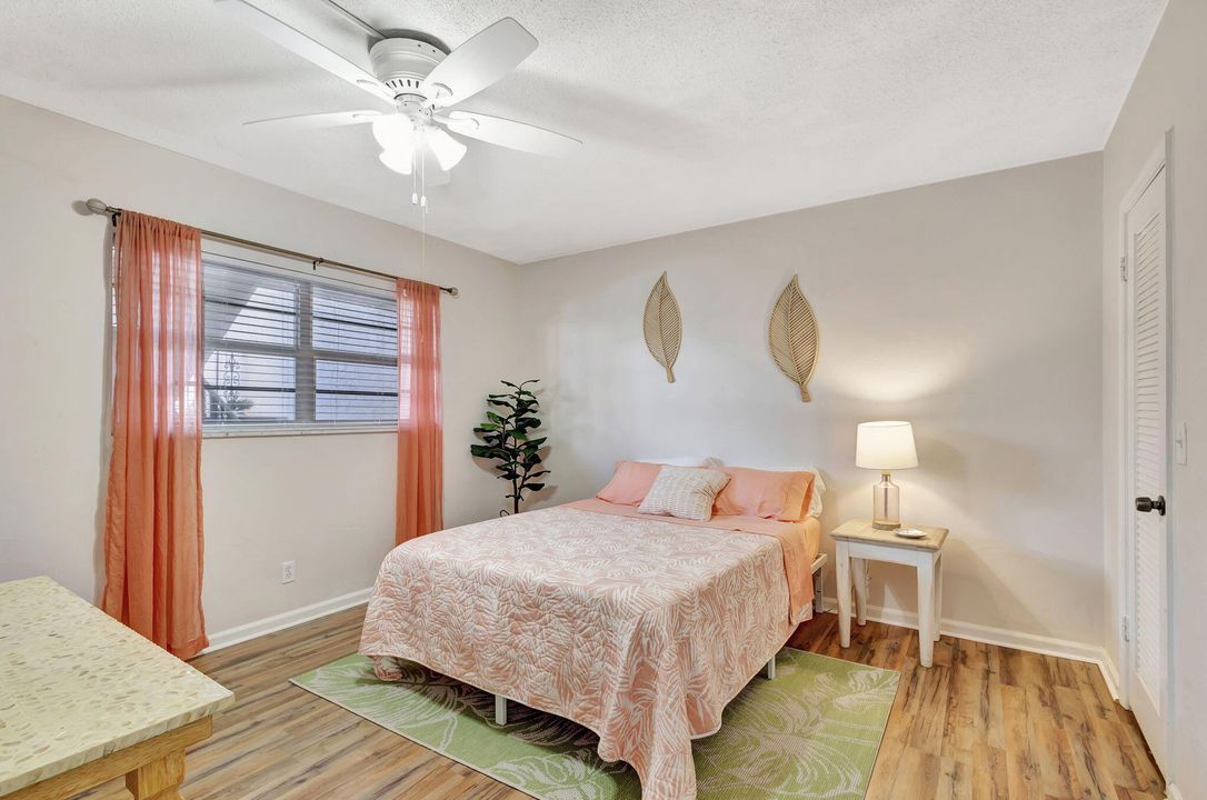 Active With Contract: $229,999 (2 beds, 2 baths, 1400 Square Feet)