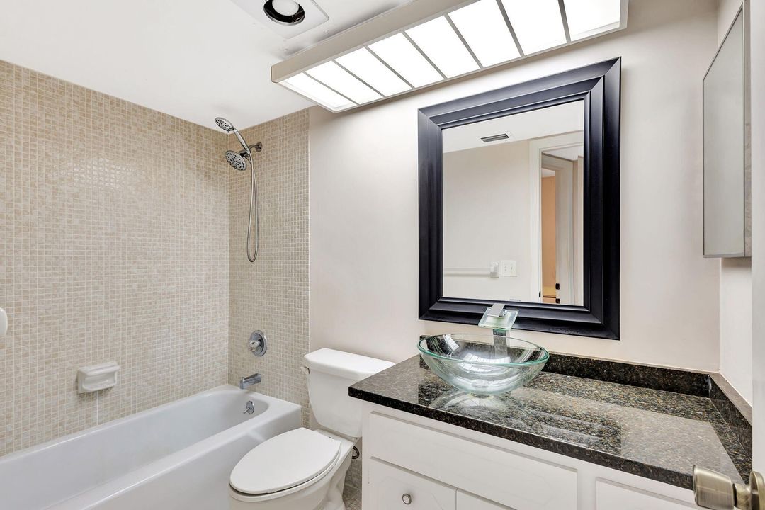 Active With Contract: $229,999 (2 beds, 2 baths, 1400 Square Feet)