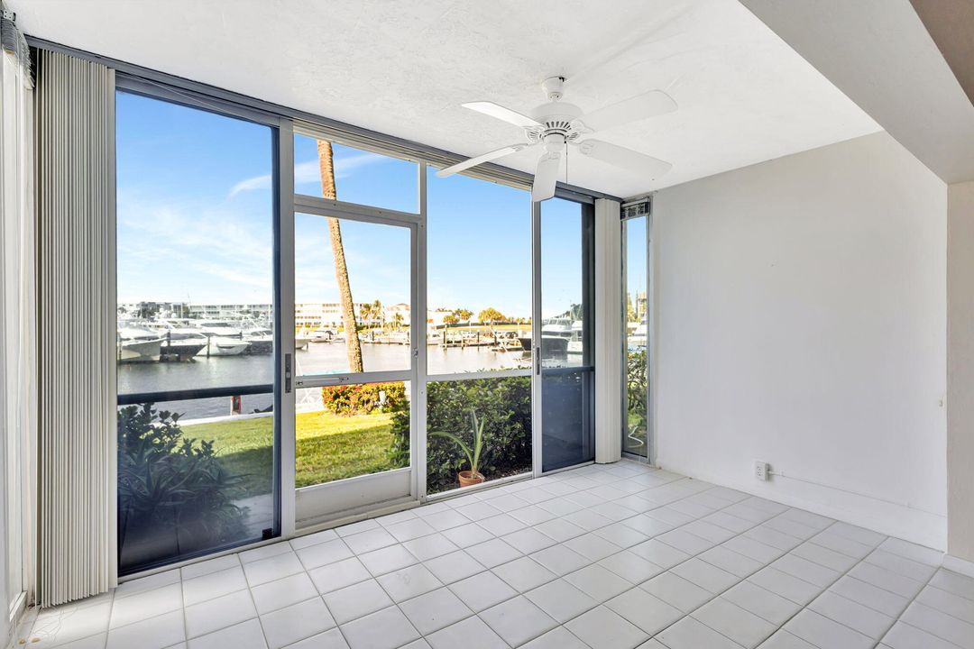 Active With Contract: $229,999 (2 beds, 2 baths, 1400 Square Feet)