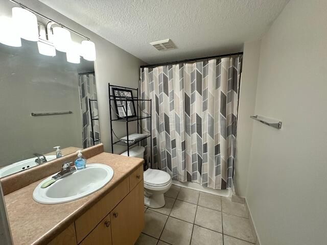 合同活跃: $3,200 (3 贝兹, 2 浴室, 1233 平方英尺)