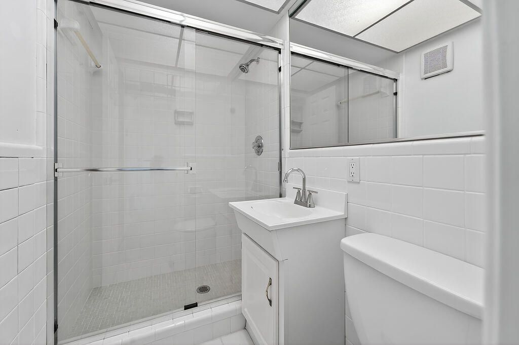 For Sale: $215,000 (2 beds, 2 baths, 717 Square Feet)