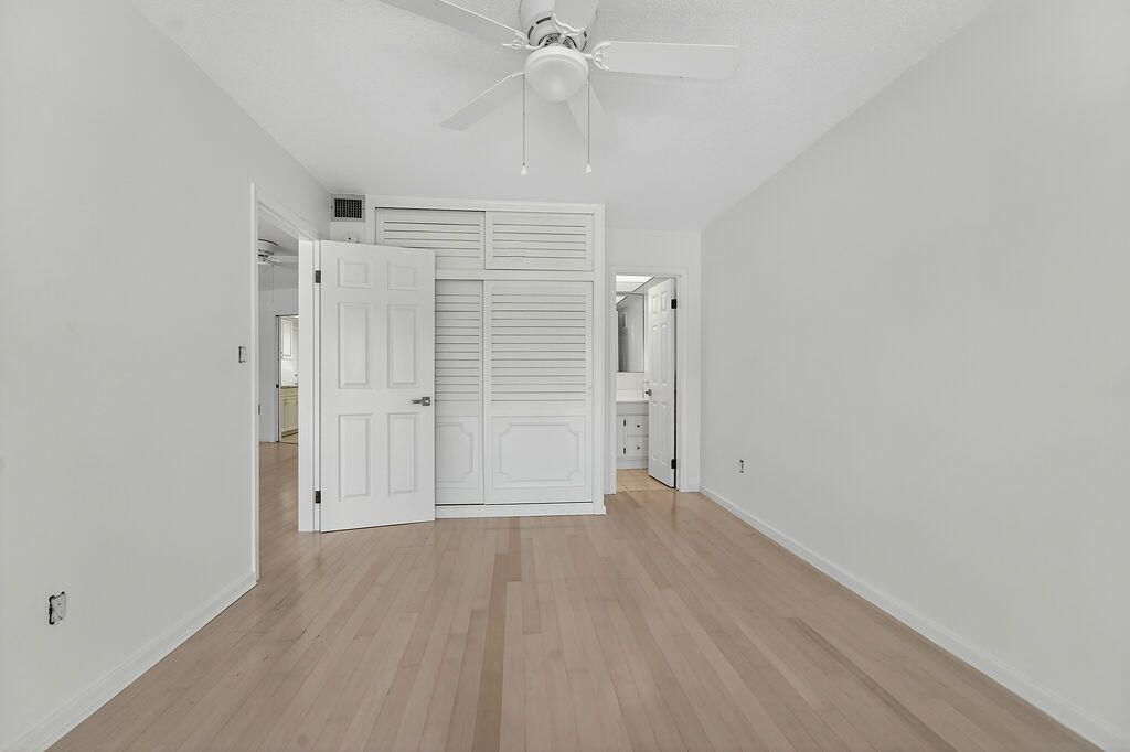 For Sale: $215,000 (2 beds, 2 baths, 717 Square Feet)