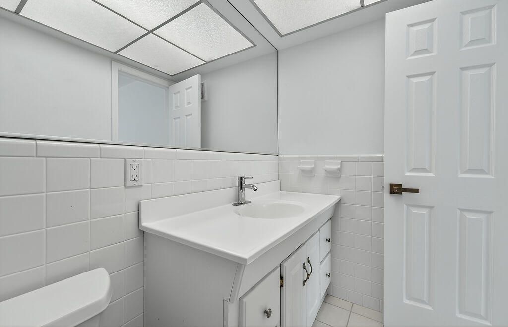 For Sale: $215,000 (2 beds, 2 baths, 717 Square Feet)