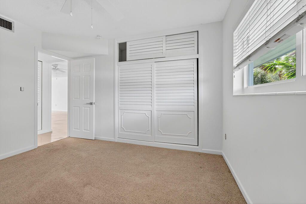 For Sale: $215,000 (2 beds, 2 baths, 717 Square Feet)