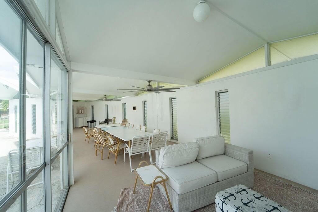 For Sale: $215,000 (2 beds, 2 baths, 717 Square Feet)