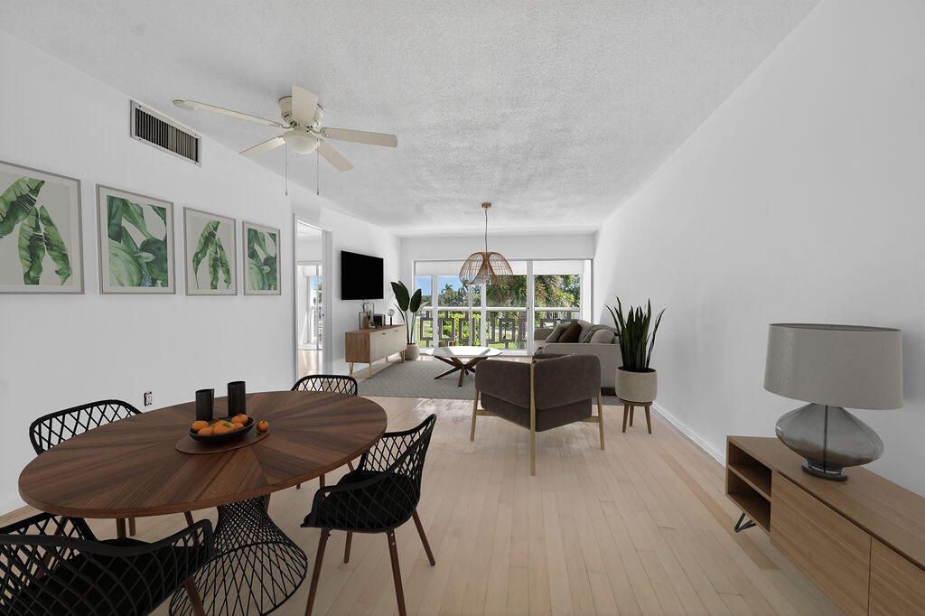 For Sale: $215,000 (2 beds, 2 baths, 717 Square Feet)