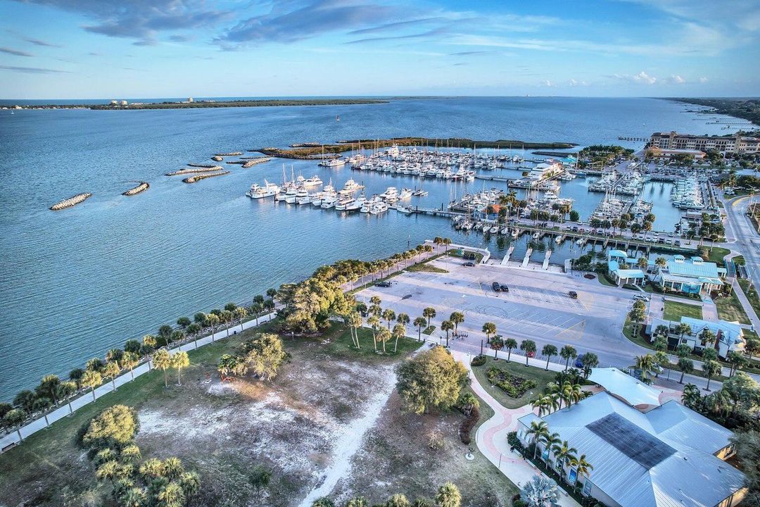 На продажу: $252,500 (2 спален, 2 ванн, 936 Квадратных фут)