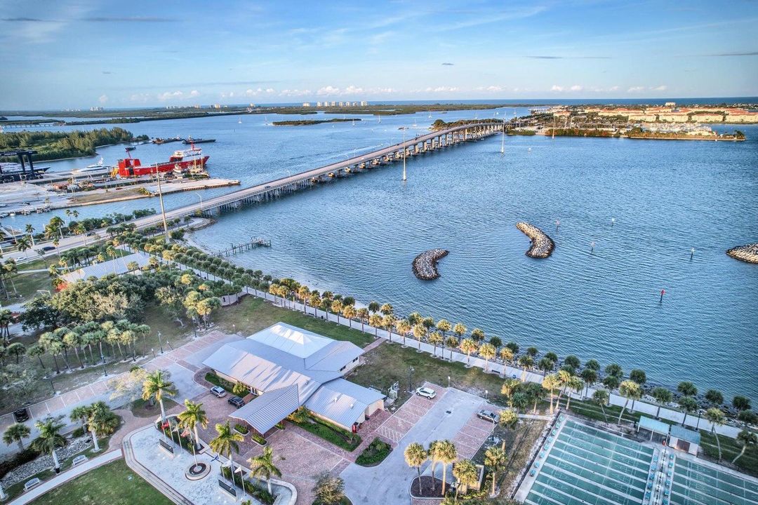 На продажу: $252,500 (2 спален, 2 ванн, 936 Квадратных фут)