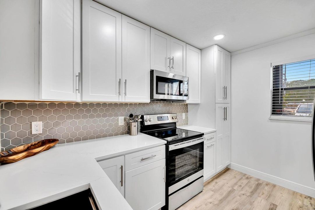 На продажу: $252,500 (2 спален, 2 ванн, 936 Квадратных фут)