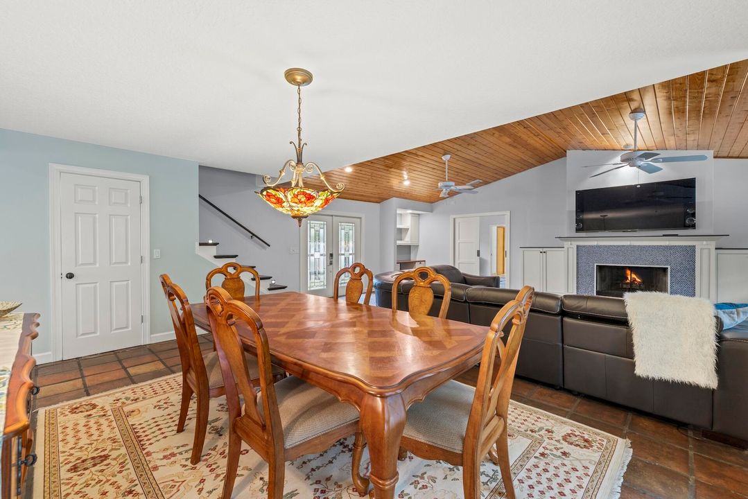 Activo con contrato: $1,050,000 (4 camas, 2 baños, 2892 Pies cuadrados)