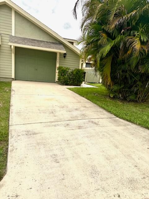 For Rent: $1,850 (2 beds, 2 baths, 921 Square Feet)