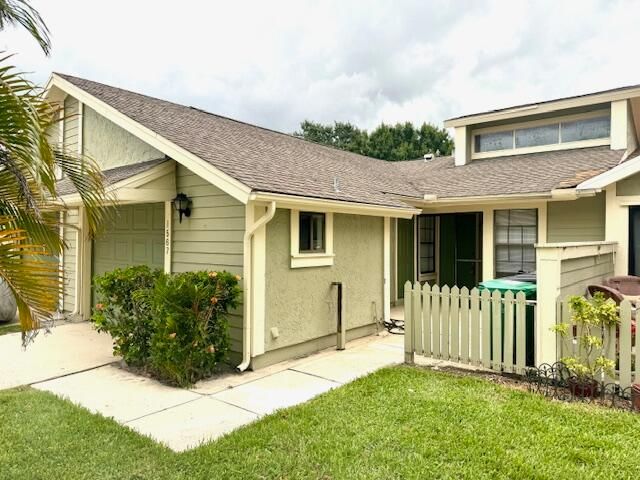 For Rent: $1,850 (2 beds, 2 baths, 921 Square Feet)